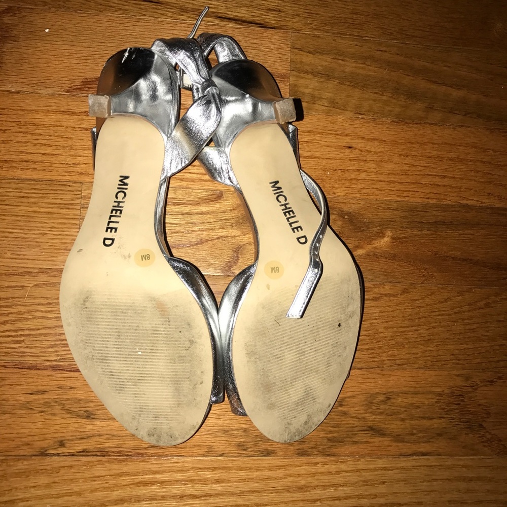 Silver heels - Picture 3 of 4